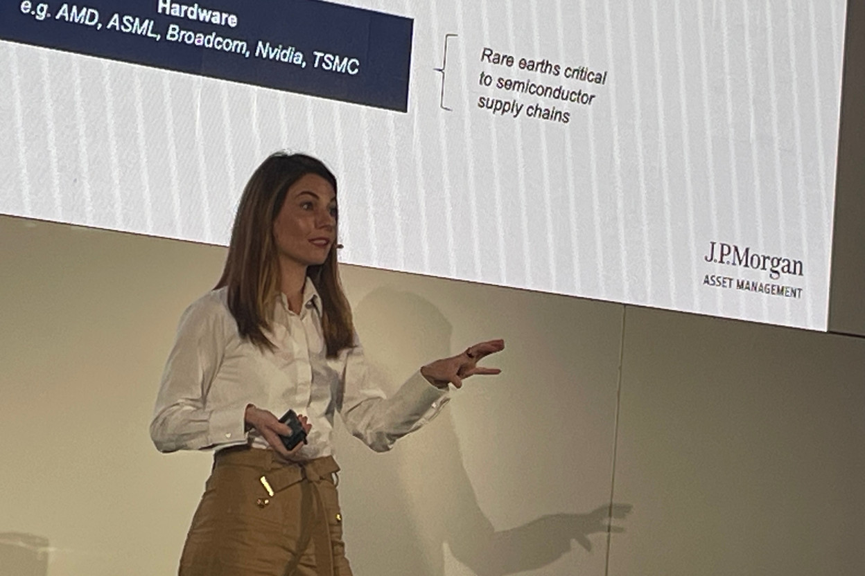 “Everything is expensive, especially in the US,” said Lilia Peytavin, executive director and global market strategist at J.P. Morgan Asset Management, during a 2026 outlook presentation on 9 December 2025 in Luxembourg. Photo: Sylvain Barrette
