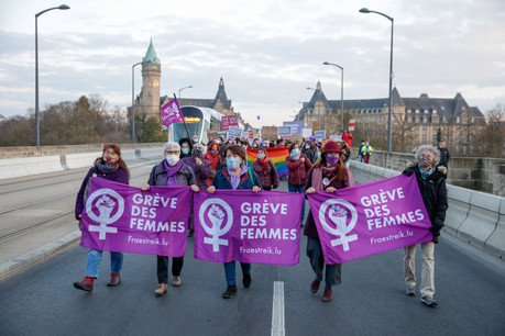 Ils étaient plus d’un millier à défendre les droits des femmes, lundi, dans les rues de la ville de Luxembourg. (Photo: Romain Gamba / Maison Moderne)