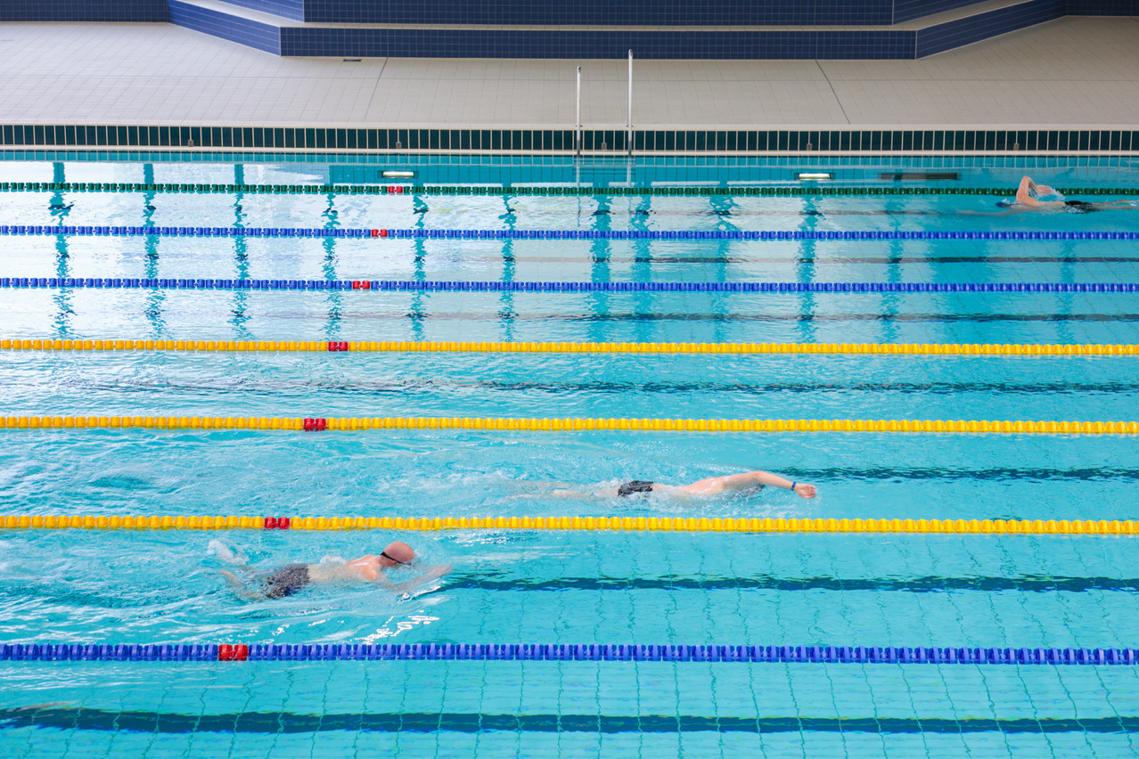 Pour aller nager, il faut bien se préparer et surtout ne pas oublier de réserver son créneau horaire. (Photo: Matic Zorman/Maison Moderne)
