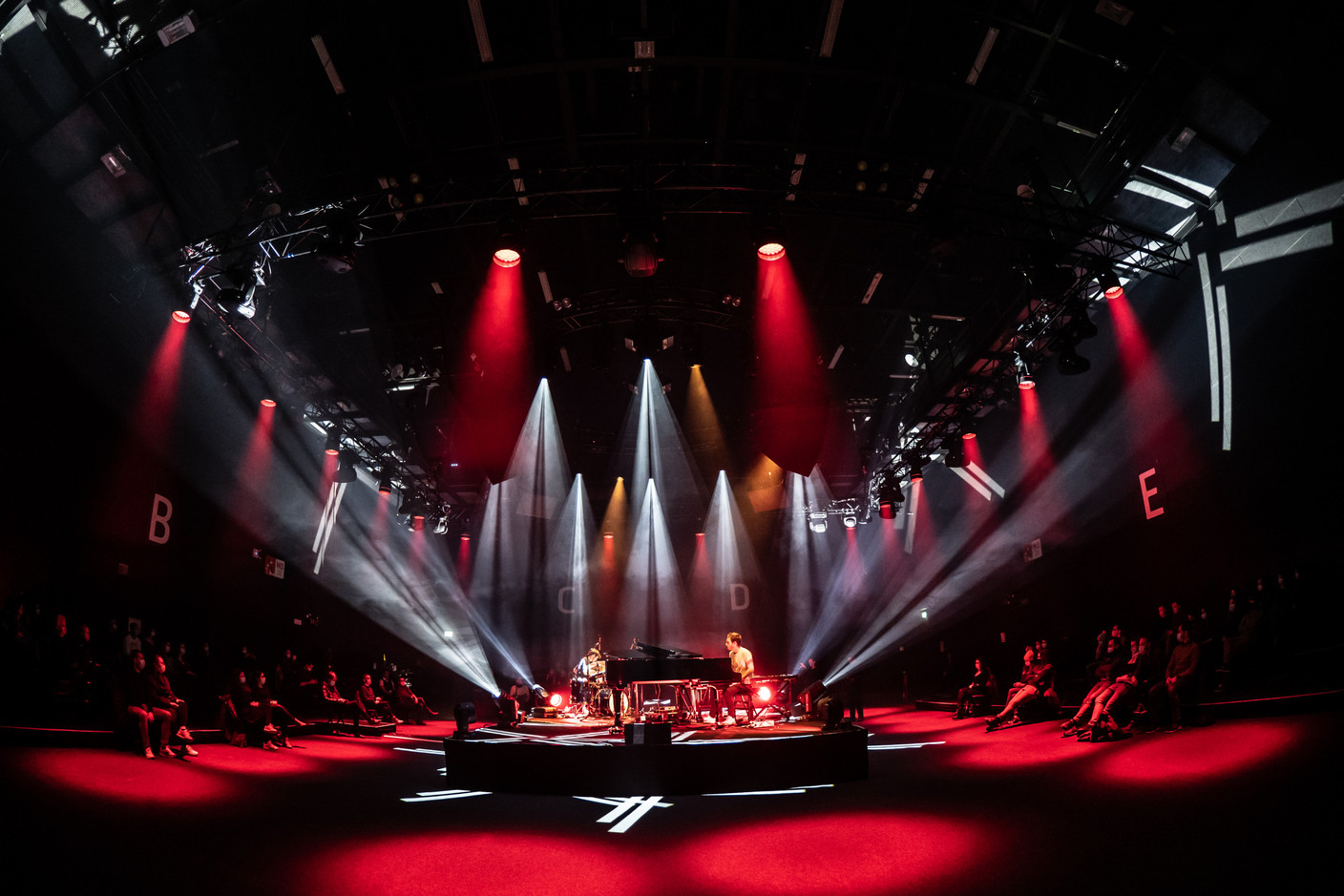 C’était le 10 février dernier, à la Rockhal. Après plus de 11 mois sans concerts, soit 340 jours, la musique a fait un joli retour dans la salle eschoise, grâce au duo Glass Museum. (Photo: Claude Piscitelli)