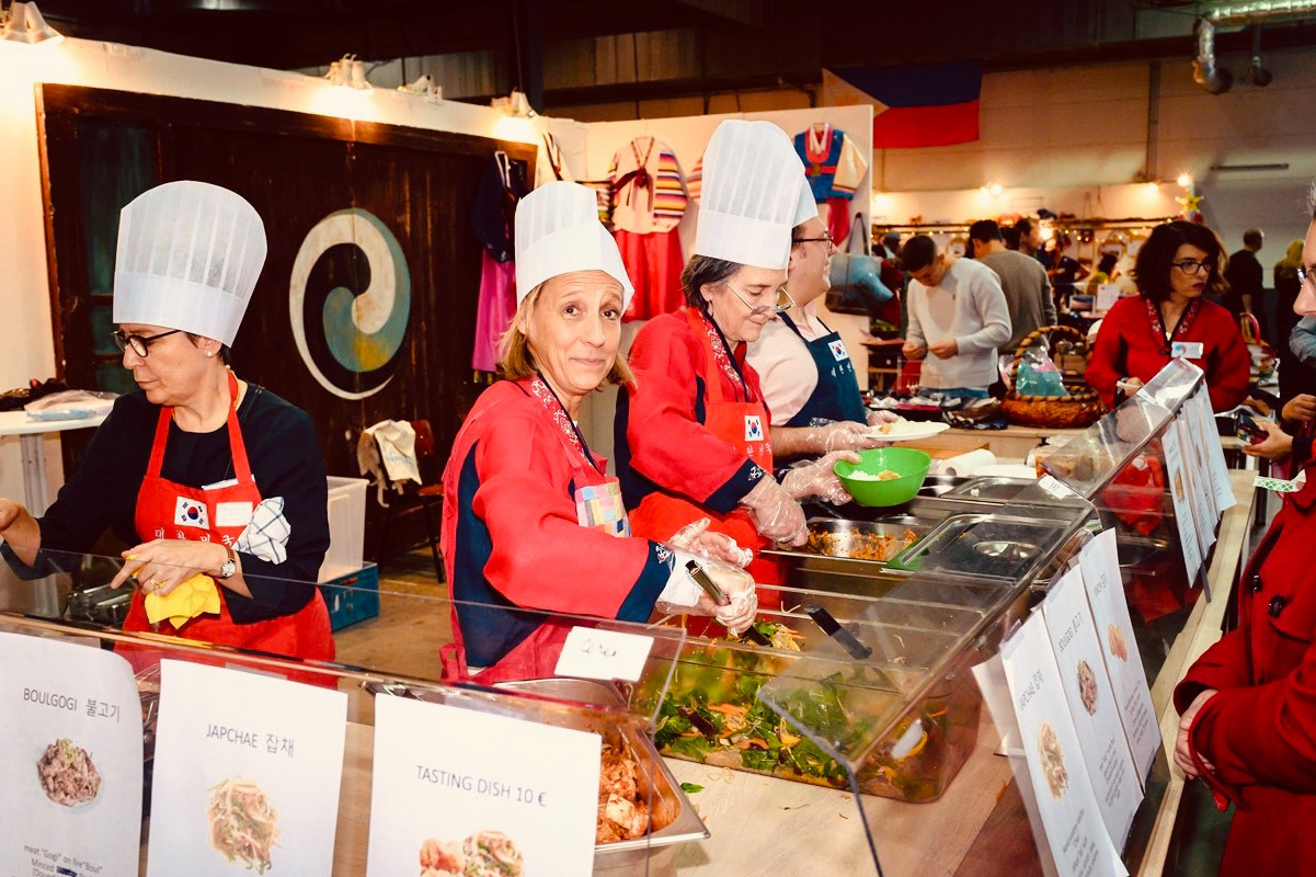 The Korean stand is traditionally one of the most popular at the Bazar International, not least because of its spicy specialities!  (Photo: Luxexpo The Box/Archives)