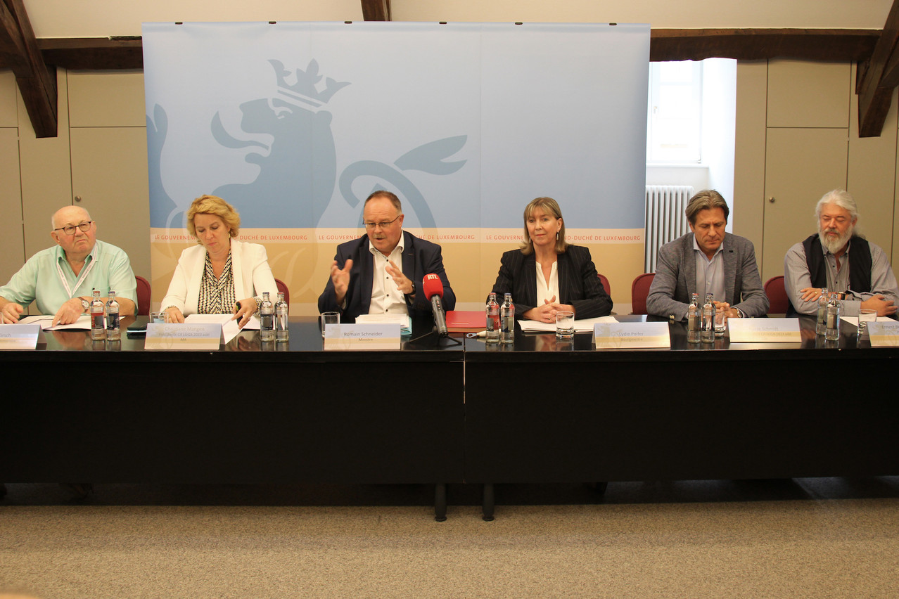 Romain Schneider et Lydie Polfer (au centre) ont signé une convention prévoyant un budget de 10 millions d’euros pour l’exposition Luga 2023. (Photo: MA / SIP)