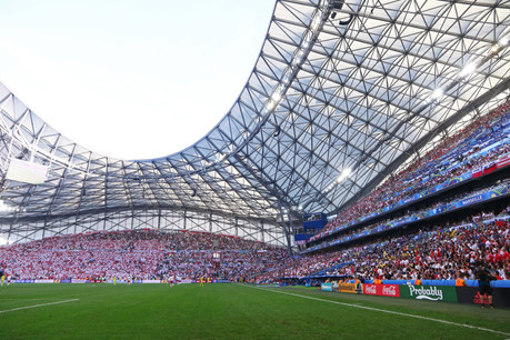 Le Vélodrome, stade mythique de l’Olympique de Marseille, a appris à connaître Iqoniq depuis février: le logo de la start-up monégasque figure sur la manche du maillot depuis lors. (Photo: Shutterstock)