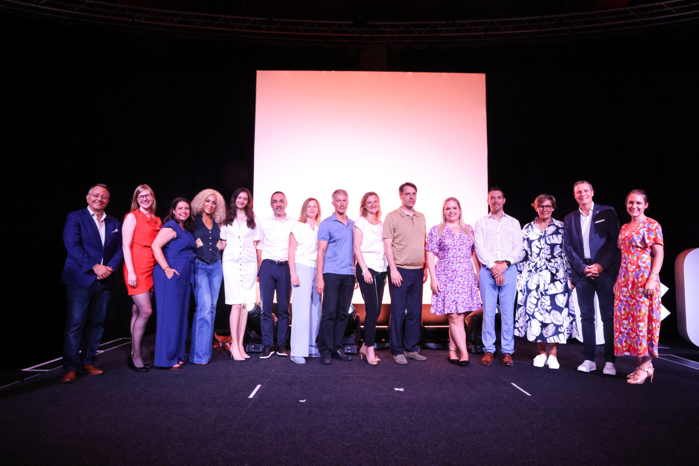 Pedro Casthilo (Verbalius), Katarzyna Bialek (Paperjam+Delano Business Club), Delphine Bath (La Mondiale Europartner), Naouelle Tir (Prolingua), Yasmine Zarrab (Cap4 Lab), Yves Baden (CFL), Dorothée Schneider (Croix-Rouge Luxembourg), Jon Christensen (Spire Luxembourg), Delphine Berlemont (ING), Matthieu Cisowski (Luxair), Petra Major (IQEQ), Jean-François Herremans (EASI), Lynn Robbroeckx (LFF), Christopher Frères (Luxembourg Stock Exchange) et Virginie Laurent (Maison Moderne). (Photo: Marie Russillo/Maison Moderne)