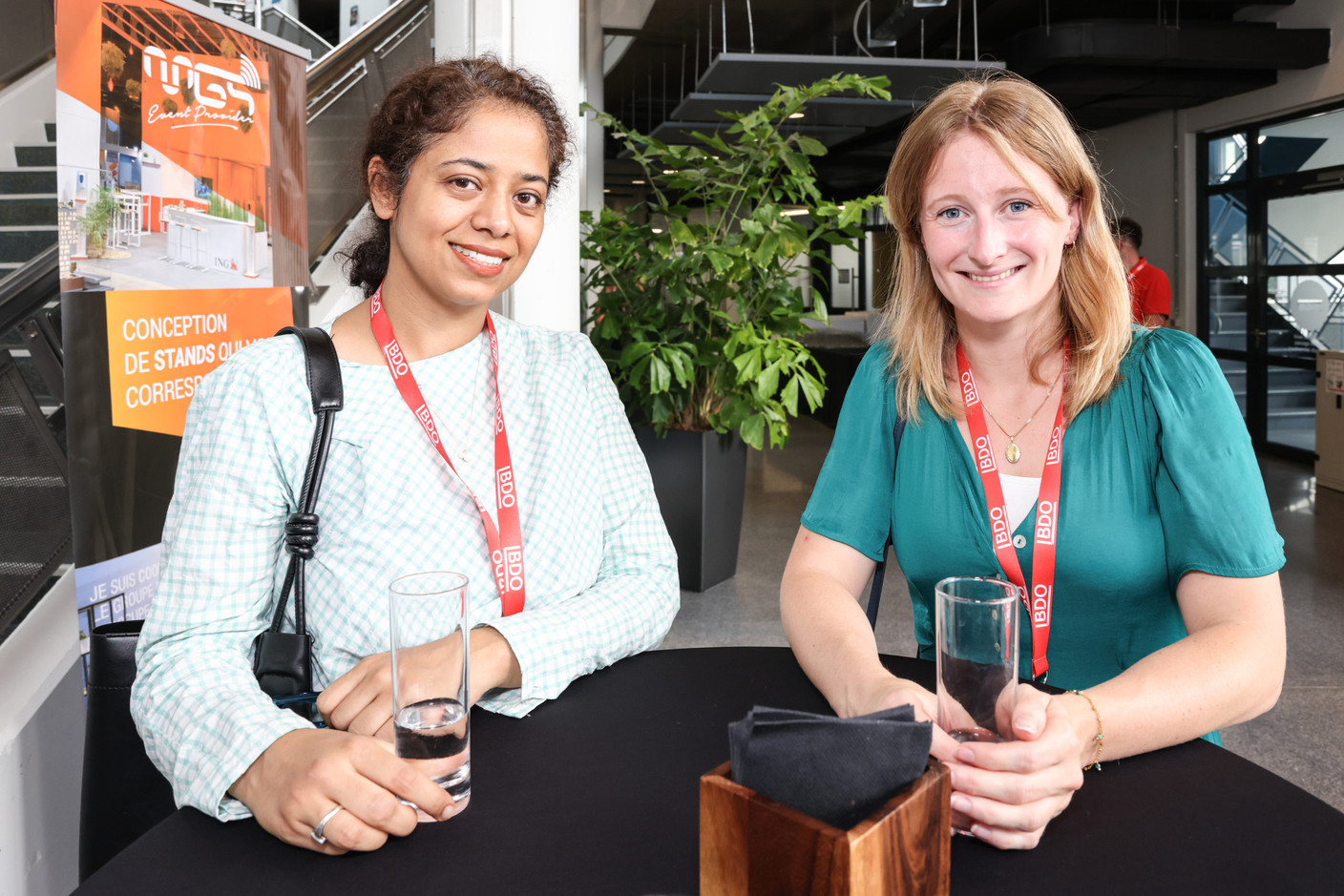 Megha Agrawal et Héléna Waldbillig (CGPO). (Photo: Marie Russillo/Maison Moderne)