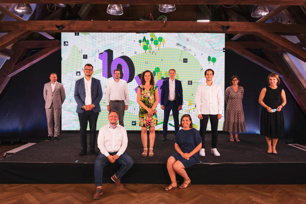 Frédéric David (Portakabin), Nicolas Tarnus (Tracol Immobilier), Pedro Castilho (Verbalius), Robby Cluyssen (JLL), Emma Zimer (Nouma), Denis Rosolen (Beng), Céline Coubray (Paperjam Architecture + Real Estate), Lotfi Behlouli (JLL), Barbara Brecko (Ginkgo) et Marie Lucas (M3 Architectes). (Photo: Patricia Pitsch/Maison Moderne)