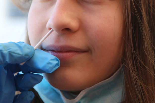 L’autotest est «très fiable», selon le ministre, «facile à réaliser, même pour de jeunes enfants». Il sera à récupérer dans les écoles, puis à effectuer à domicile avec l’aide des parents. (Photo: Shutterstock)