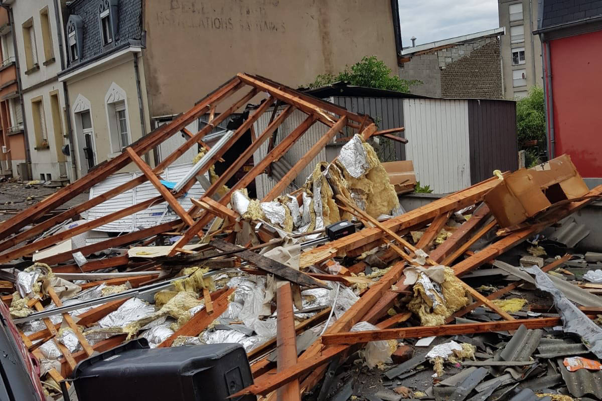 La tornade a ravagé un nombre important d’habitations. (Photo: Twitter / @CGDISlux)