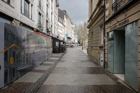 Obligés de fermer à cause du Covid-19, les magasins luxembourgeois, vides, trouvent une alternative via la vente en ligne. (Photo: Romain Gamba / Maison Moderne)