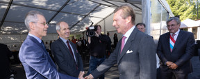 Le Grand-Duc Henri a été accueilli à Rodange par Pierre Jacobs (CEO ArcelorMittal Luxembourg produits longs) et Roland Bastian (head of country Luxembourg d’ArcelorMittal). (Photo: Guy Wolff/Maison Moderne)