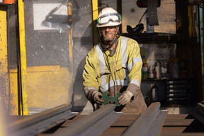 Un travail industriel mais de précision. (Photo: Guy Wolff/Maison Moderne)