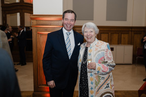 Le Grand-Duc héritier et Marie-Anne Werner. (Photo: Marion Dessard/Fondation de Luxembourg)