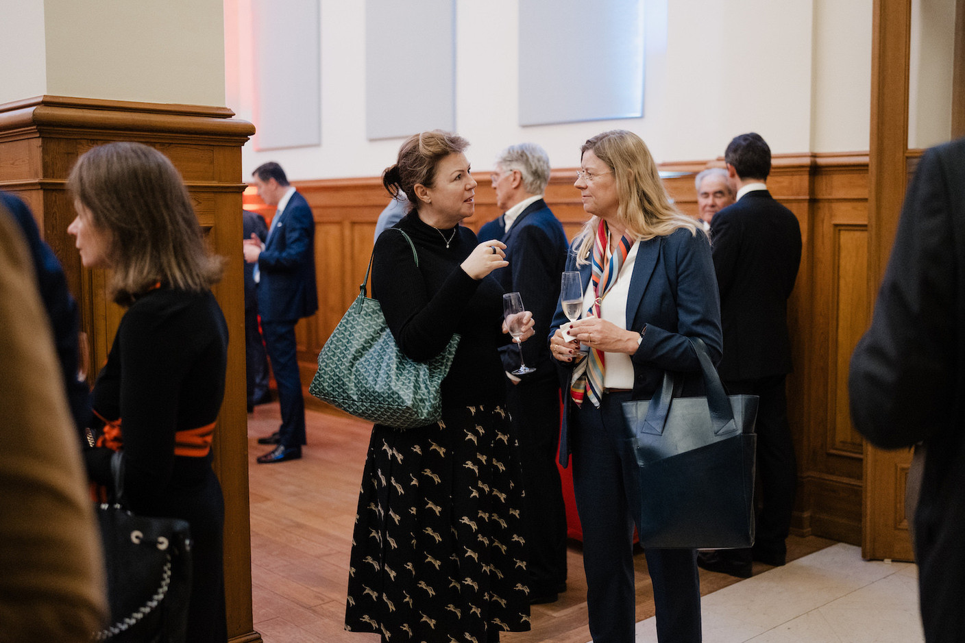 Delphine Munro et Henriette Kühl Olufsen.   (Photo: Marion Dessard/Fondation de Luxembourg)