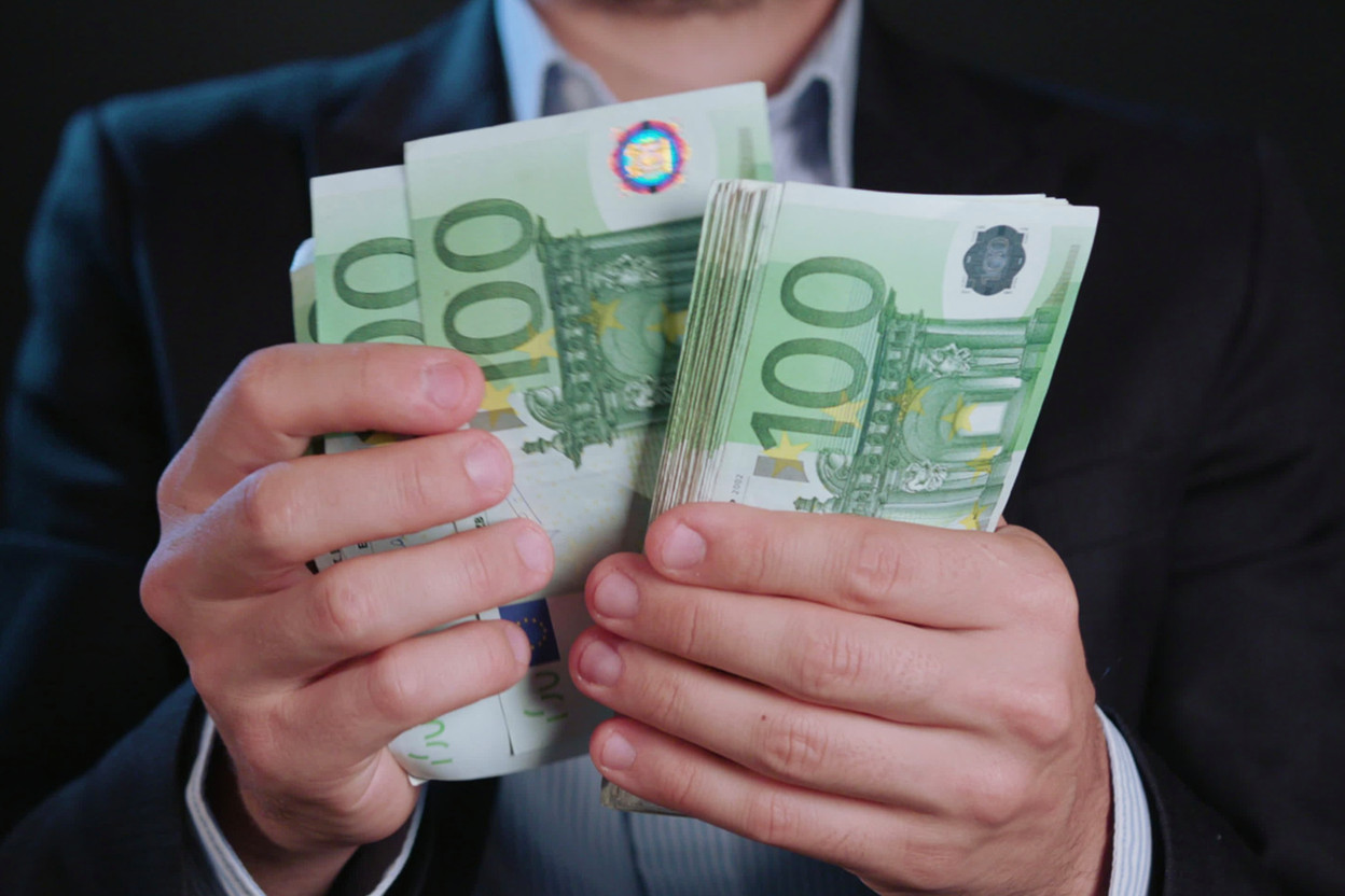Luxembourg ranked first globally in median wealth per adult in 2023 with €372,258, said UBS in a recent report. Photo: Shutterstock