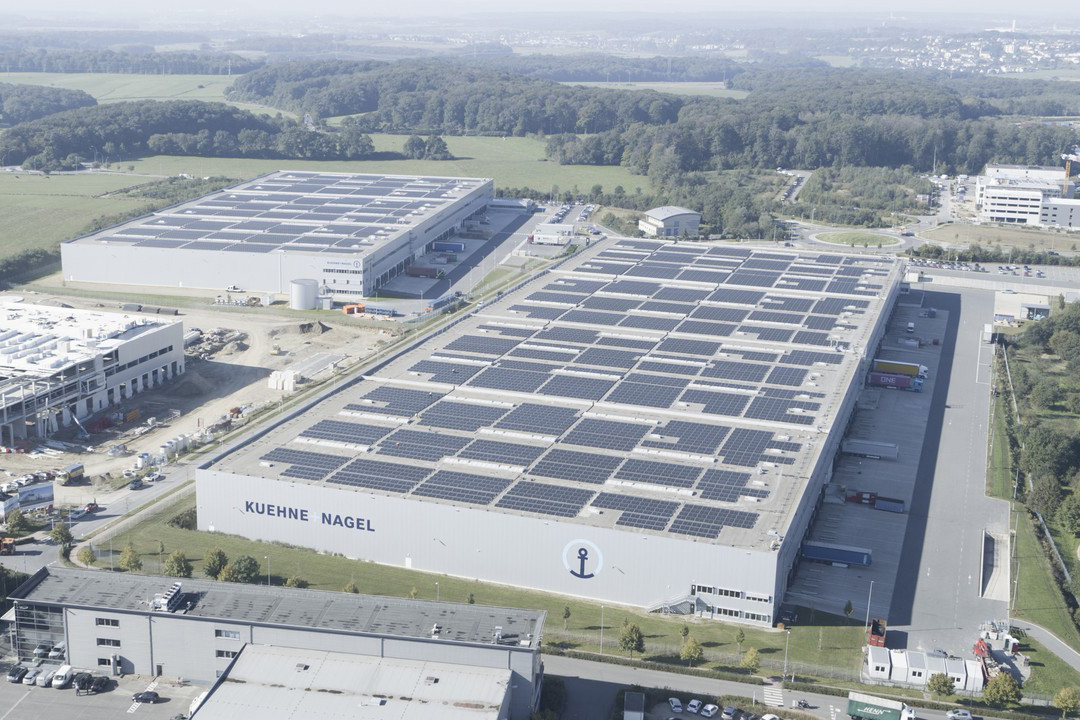 The two photovoltaic power plants consist of 17,000 panels with an output of 6,300kWp, which can supply a projected annual production of 5,900MWh. This is enough energy to supply more than 1,500 households. Photo: Kuehne+Nagel
