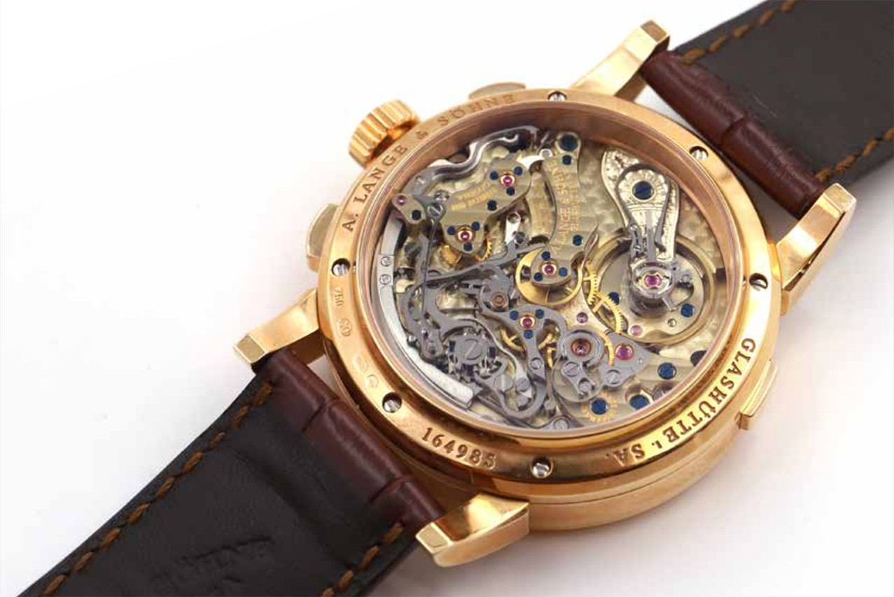 Parmi les montres mises aux enchères, il y a notamment une A. Lange & Söhne Datograph Flyback pour homme en or rose 18 carats de type chronographe, dont le prix est estimé entre 10.000 et 20.000 euros. (Photo: Bureau de gestion des avoirs)