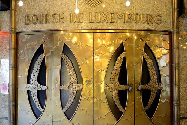 L’emblématique porte de la Bourse de Luxembourg, alors installée en centre-ville, avenue de la Porte-neuve. (Photo: Bourse de Luxembourg)