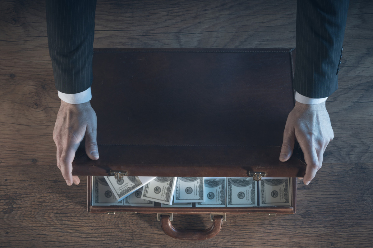 Argent Sale Le Poison De La Finance 2.000 milliards d’argent sale continuent à tourner | Paperjam News