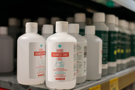 Les entreprises ont été contraintes d’instaurer un protocole et des mesures sanitaires spécifiques, comme la mise à disposition de gel hydroalcoolique ou du nécessaire pour se laver les mains. (Photo: Matic Zorman / Maison Moderne)
