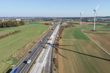 Le chantier de réhabilitation des 11km de l’E411 entre Arlon et Sterpenich, achevé en avril 2019, a coûté 12.650.000 euros. Déplacer la bande de covoiturage vers le milieu de la chaussée en coûtera 20, selon le ministre régional. (Photo: Sofico/archives)