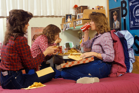«Les filles, quand je nous vois manger comme ça, je me dis vivement la rentrée Foodzilla en septembre!» (Photo: ClassicStock / Alamy Stock Photo)
