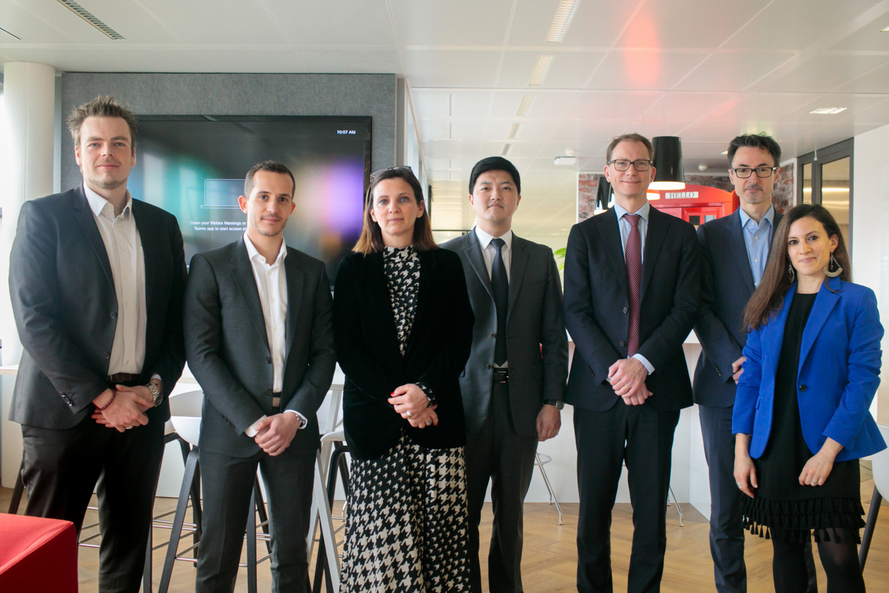 L’équipe de JLL Luxembourg rassemblée autour de la nouvelle directrice, Angélique Sabron, pour présenter le bilan 2019. (Photo: Matic Zorman / Maison Moderne)