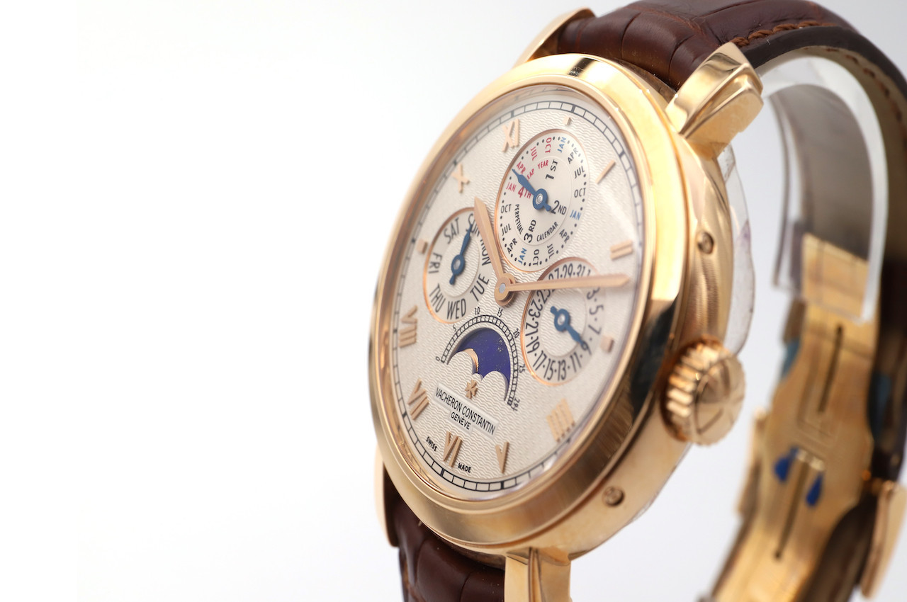 The highlight of the sale will undoubtedly be this Vacheron Constantin Grande complication in gold with full perpetual calendar, moon phase and minute strike. An authentic rarity. Photo: Lux Auction Luxembourg