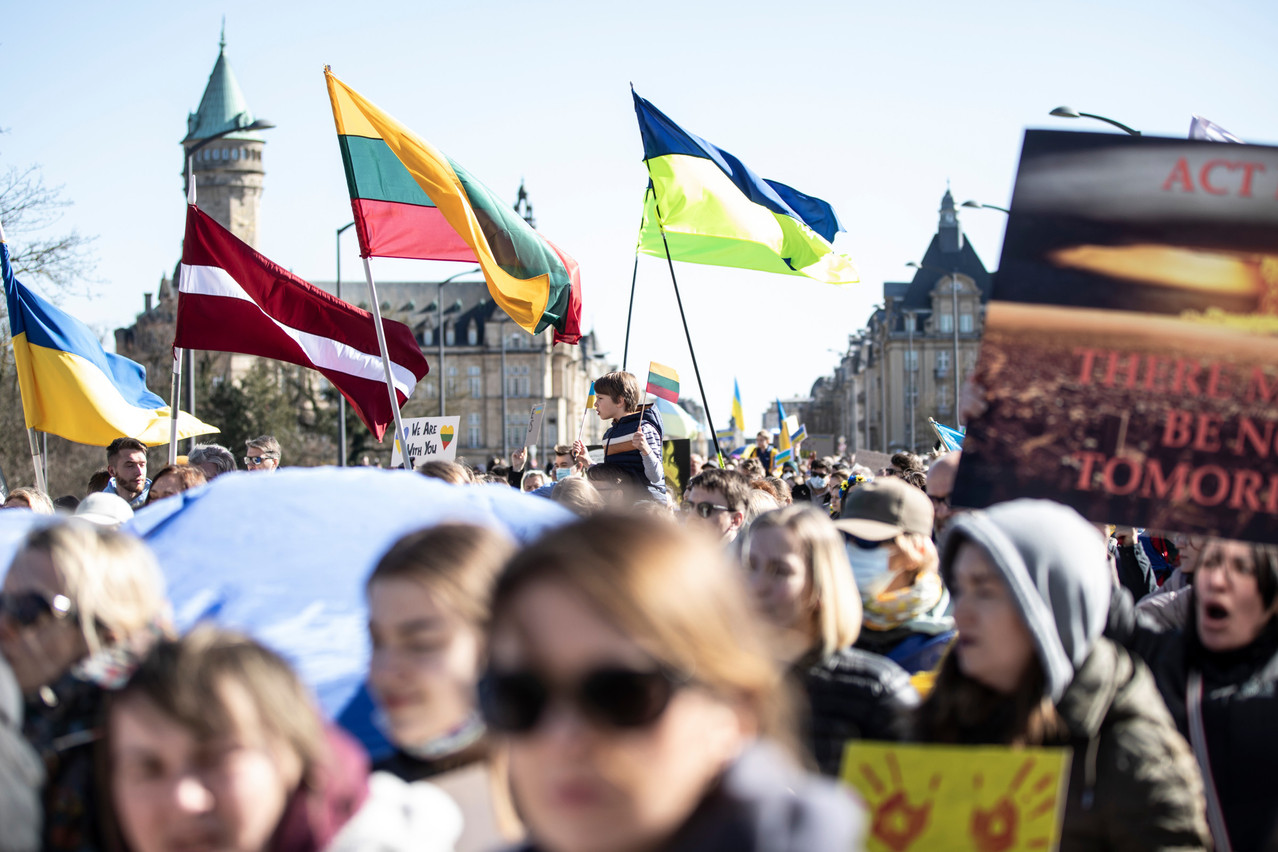 March against the war in Ukraine on the Adolphe Bridge. Photo: Guy Wolff/Maison Moderne