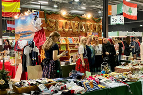 Volunteers at the Slovakia stand were dressed in traditional clothing, 24 November 2023. Cakes, biscuits, candles, socks, decorations and more were available for purchase. Photo: Lydia Linna/Maison Moderne