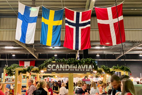 The Scandinavia stand featured traditional Christmas decorations from Finland, Sweden, Norway and Denmark, as well as snacks like hot dogs, pastries and mulled wine. Photo: Lydia Linna/Maison Moderne
