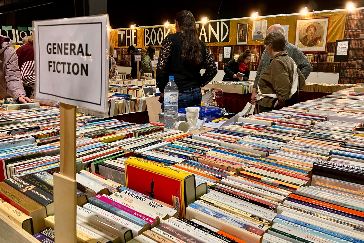 Visitors to the Bazar could buy secondhand books--children books, reference books and dictionaries, fiction and non-fiction, on a variety of topics and in several different languages--from the book stand, Photo: Lydia Linna/Maison Moderne