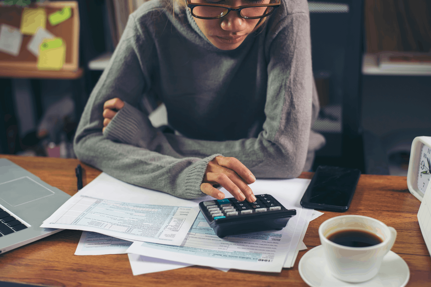 A woman doing her tax return  (Photo: shutterstock)
