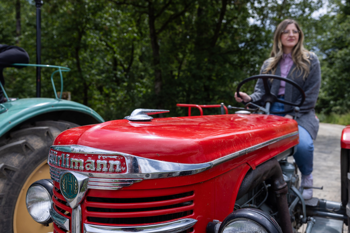 The tractors are vintage. Photo: Eva Krins / Maison Moderne