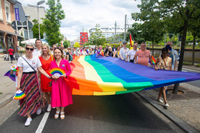 Sam Tanson, Maurice Bauer, Taina Bofferding, Corinne Cahen et Daliah Scholl en tête du cortège de la Pride March. (Photo: Matic Zorman/Maison Moderne)