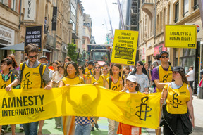 Amnesty Internationale avait aussi tenu à apporter son soutien lors de la Pride March. (Photo: Matic Zorman/Maison Moderne)