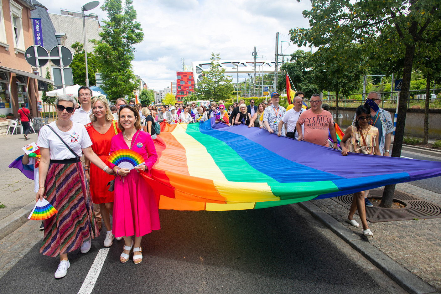 Sam Tanson, Maurice Bauer, Taina Bofferding, Corinne Cahen et Daliah Scholl en tête du cortège de la Pride March. (Photo: Matic Zorman/Maison Moderne)