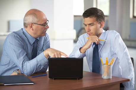 Aider financièrement les entreprises à engager des seniors, c’est une des recommandations de la Fondation Idea. (Photo: Shutterstock)