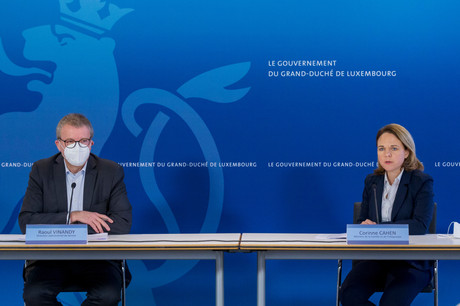 Raoul Vinandy, directeur opérationnel de Servior, et Corinne Cahen, ministre de la Famille et de l’Intégration, se sont expliqués sur le cluster de Niederkorn. (Photo: SIP / Jean-Christophe Verhaegen)