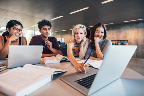 228 exposants répondront à toutes les questions des étudiants. (Photo: Shutterstock)