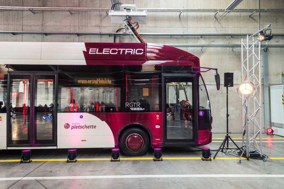 By the end of 2023, the RGTR regional bus network will have 500 electric coaches. Currently, 11% of the RGTR fleet is electrified.  Library photo: Mike Zenari