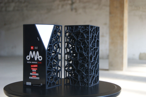 Le Media Awards 2018 en nylon, produit par 3DPrint.lu, ne pouvait être généré par un autre procédé que la fabrication additive. (Photo: 3DPrint.lu)