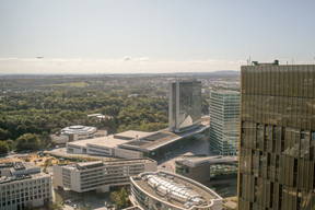 La terrasse de la 3 e tour donne à voir les voisins du Luxembourg, dont la France, dont on aperçoit les tours de la centrale nucléaire de Cattenom. ((Photo: Matic Zorman/Archives Maison Moderne))