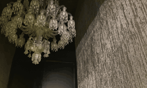 Détail du sas d’entrée d’une salle d’audience avec lustre de Baccarat et tapisserie en maille métallique. ((Photo: Paperjam))