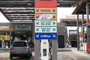 La 45e station-service de TotalEnergies au Luxembourg dispose de deux pompes pour camions et de six pompes pour voitures. (Photo: Guy Wolff/Maison Moderne)