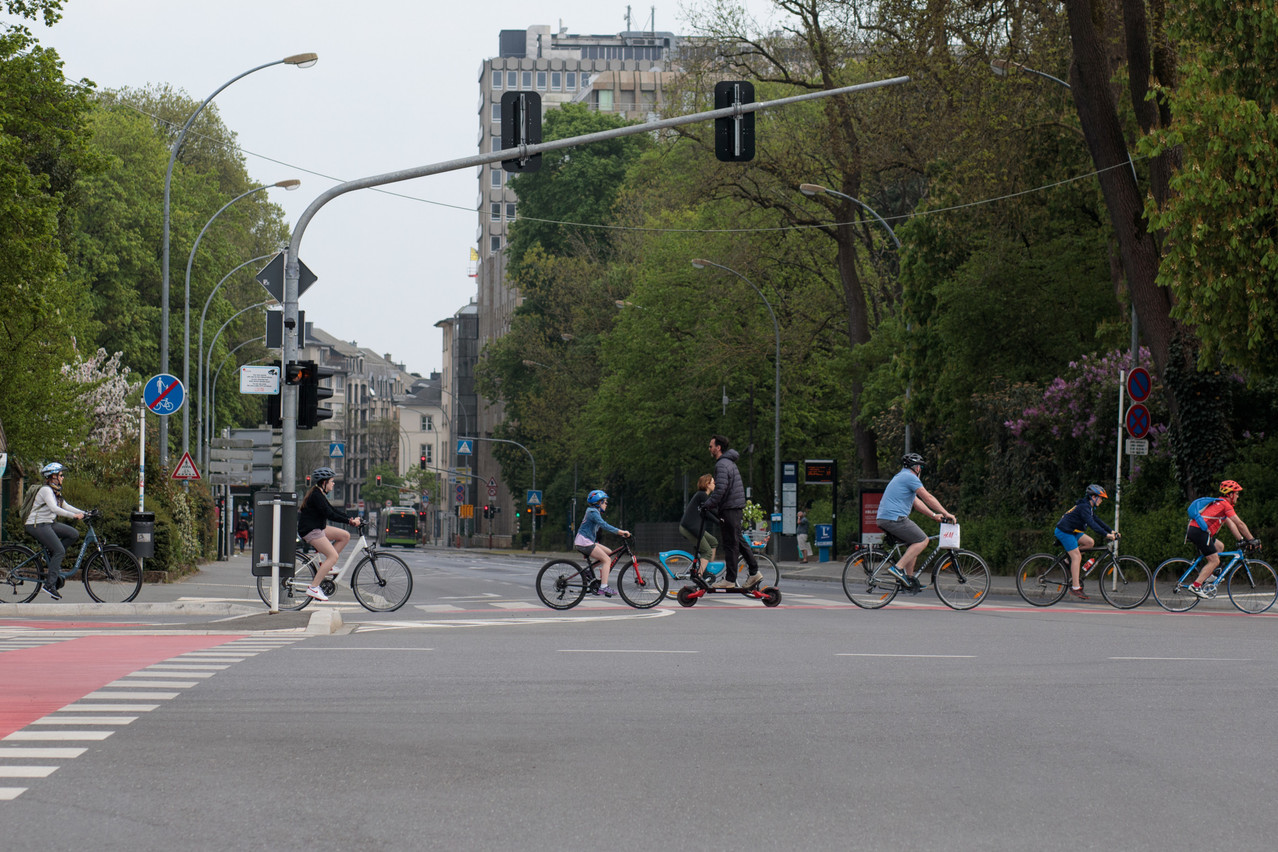 Sur les six derniers mois, 23 cyclistes ont reçu une amende pour non-respect des feux rouges, accompagnée d’un retrait de deux points sur le permis de conduire. (Photo: Matic Zorman/Maison Moderne/archives)
