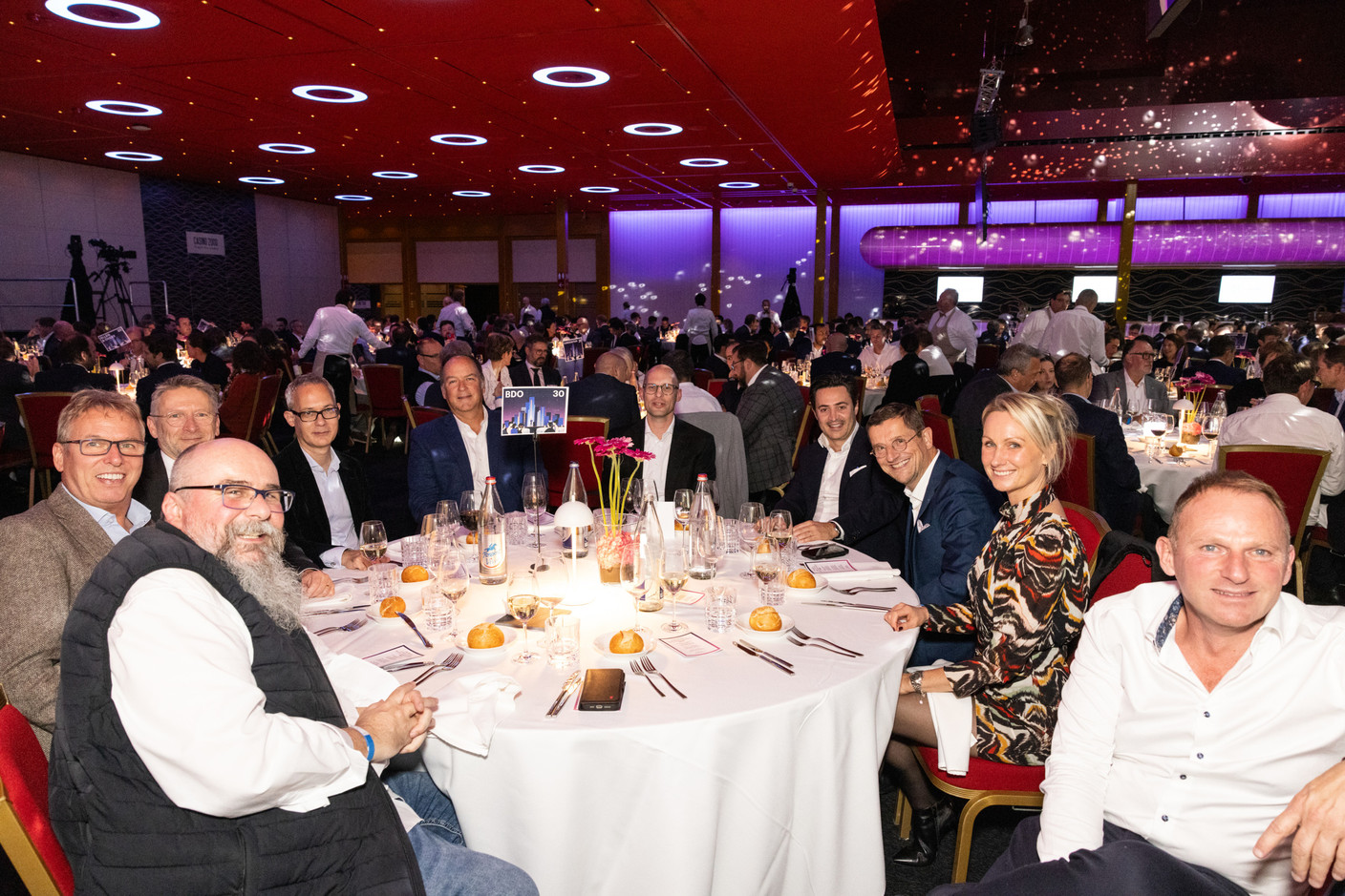 Jacques Peffer (BDO Luxembourg), Mil Kieffer (A+P Kieffer Omnitec), Tom Beiler (BFF Architecture & Urbanisme), José-Maria Ortiz (ECE Real Estate Partners), Mark Connor (Panattoni), Christoph Schmitt (BDO Luxembourg), Vincenzo Salari (M Immobilier), Erwan Loquet (BDO Luxembourg), Aurélia Cohrs (Bock - Avocats à la Cour) et Christophe Dardenne (Constantini). (Photo: Eva Krins/Maison Moderne)