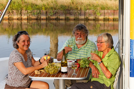 Le savoir-faire luxembourgeois se déguste aussi, et même bien volontiers, à l’heure de l’apéro! Polo, remets donc une tournée! Credit: (Photo: imageBROKER/Alamy Stock Photo)