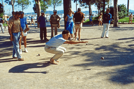«Hey Polo, tu tires ou tu pointes?»: une bonne pétanque au Grand-Duché, c’est possible! (Photo: United Archives GmbH / Alamy Stock Photo)