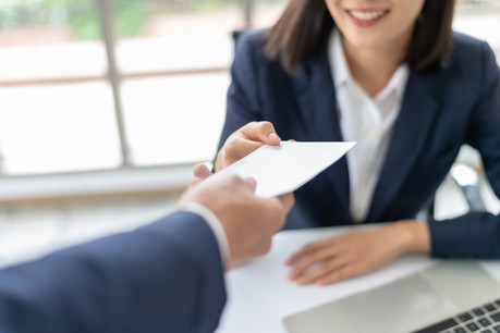 Restez ouvert aux autres avantages, le salaire n’est pas le seul élément qui influe sur vos revenus et votre pouvoir d’achat. (Photo: Shutterstock)