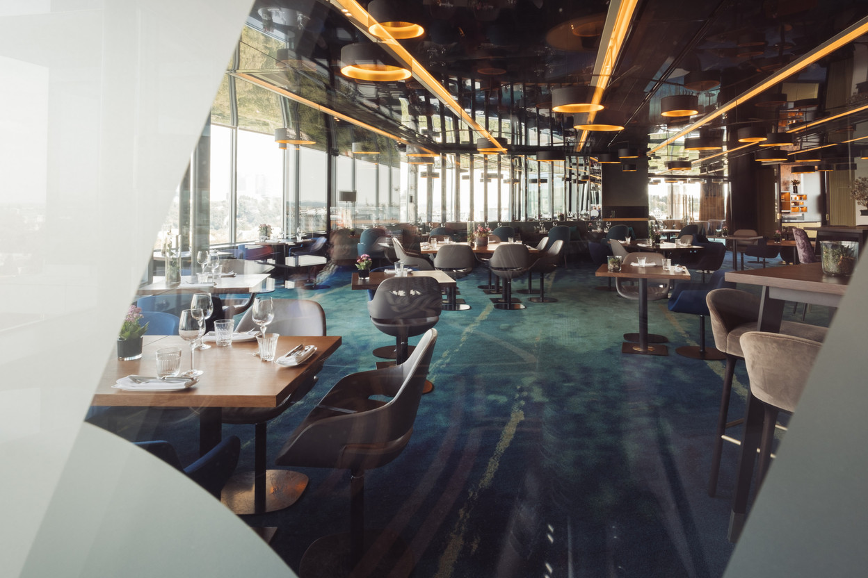 Le restaurant de l’hôtel Sofitel Le Grand Ducal, le Mu, offre une vue à tomber, depuis le Grund jusqu’au Kirchberg, et propose une carte gourmande, où la viande luxembourgeoise se fait une place de choix…  (Photo: Maison Moderne)